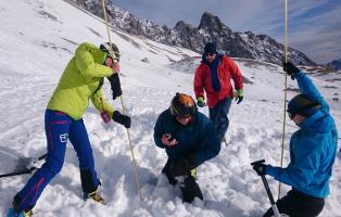 Sicherheit Im Bergsport: LVS-Geräte Retten Leben! | NaturFreunde ...